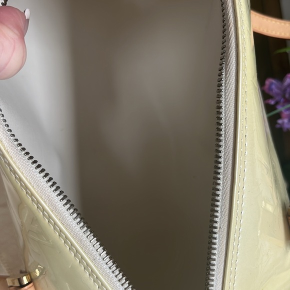 Louis Vuitton Perle (crème ) monogram vernis handbag - Picture 7 of 17
